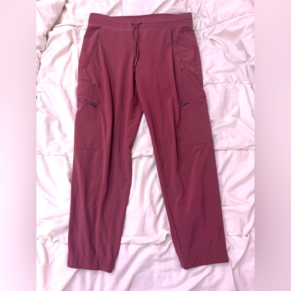 Athleta ventured pants size small.  Like new condition